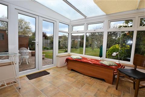 2 bedroom semi-detached bungalow for sale - Chesilton Crescent, Fleet GU52