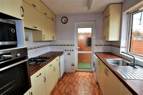 2 bedroom semi-detached bungalow for sale - Chesilton Crescent, Fleet GU52