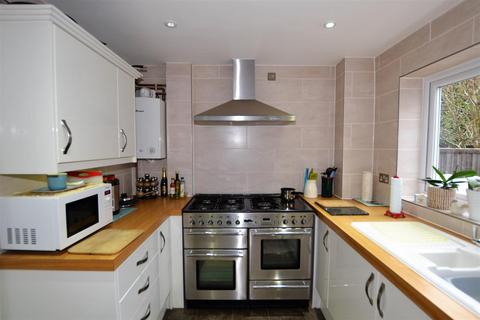 6 Coombe Drive, Fleet, GU51 3DY