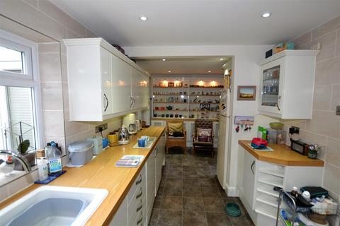 6 Coombe Drive, Fleet, GU51 3DY