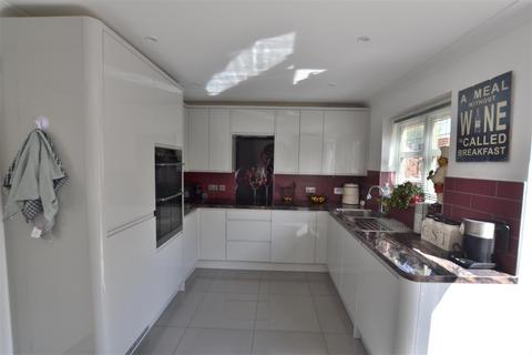 11 Chineham Close, Fleet, GU51 1BE