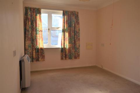 2 bedroom flat for sale, Pinewood Court, Fleet GU51