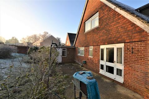 1 Denning Close, Fleet, GU52 7SP