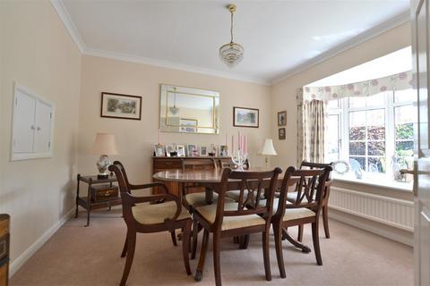 12 Award Road, Church Crookham, Fleet, GU52 6HE