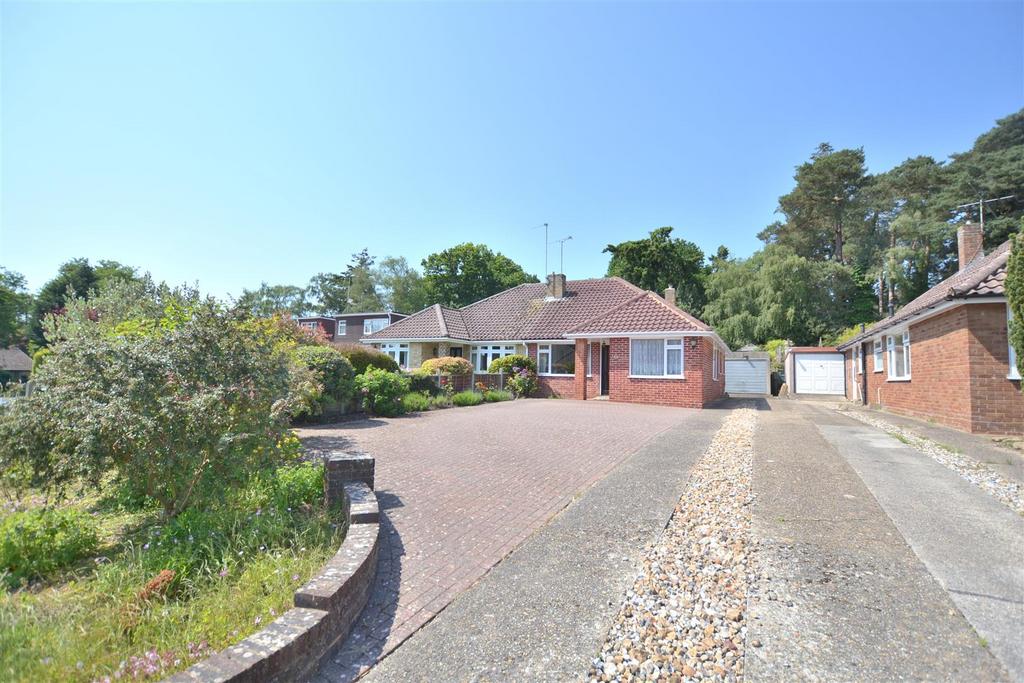 Grenville Drive, Fleet GU51 2 bed semidetached bungalow for sale £