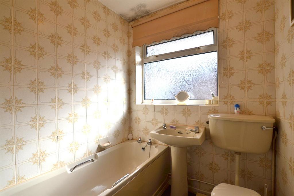 Family Bathroom.JPG
