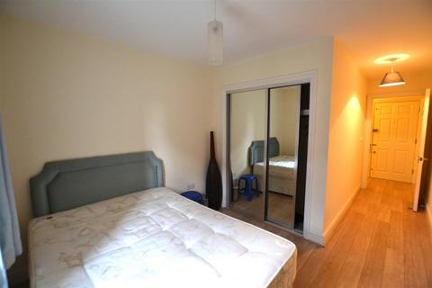 17 Bramshott Place, Fleet, GU51 4QF