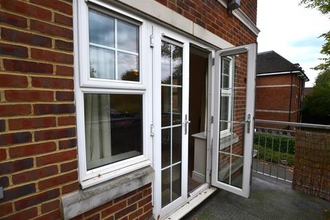 17 Bramshott Place, Fleet, GU51 4QF