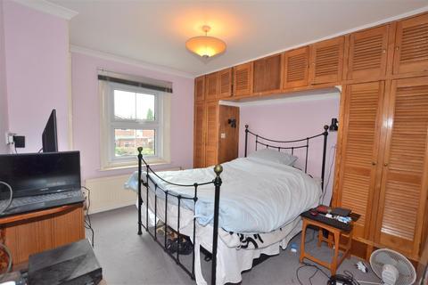 75 Connaught Road, Fleet, GU51 3LP