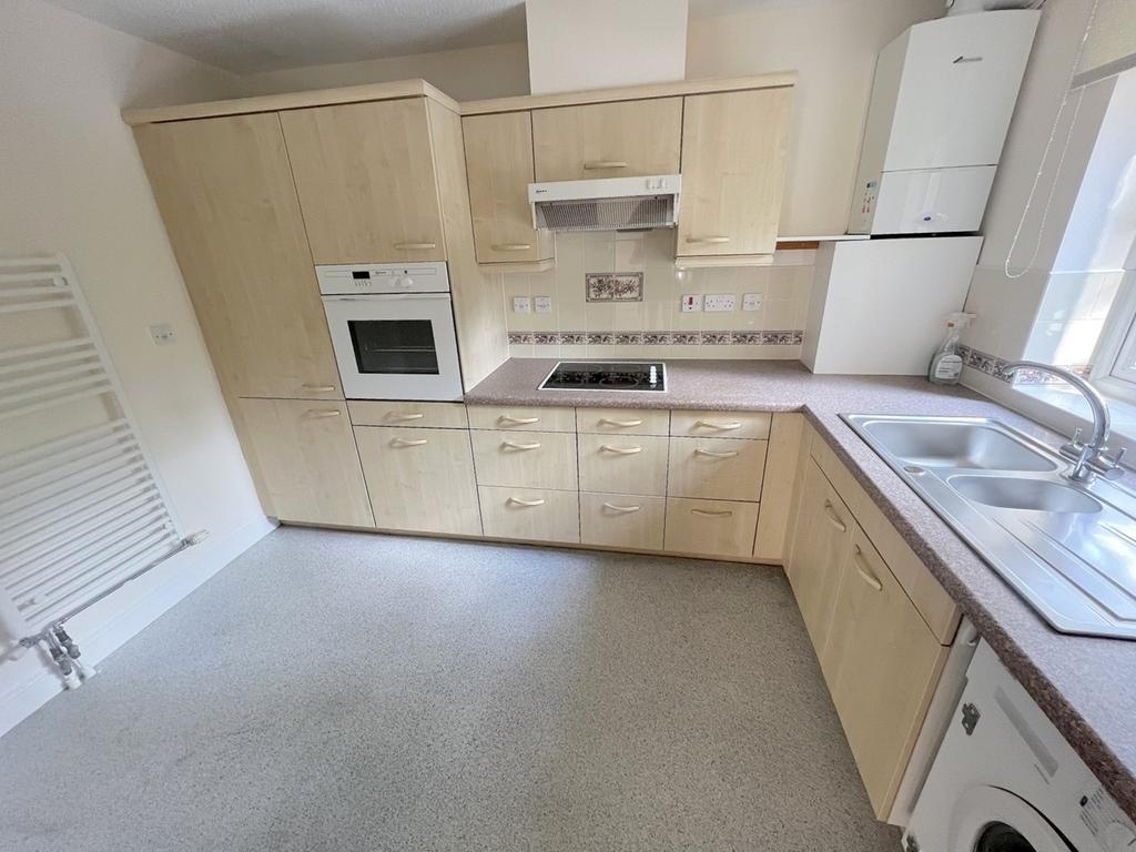 37 Lindsay Road, Poole, BH13 2 bed retirement property for sale £250,000