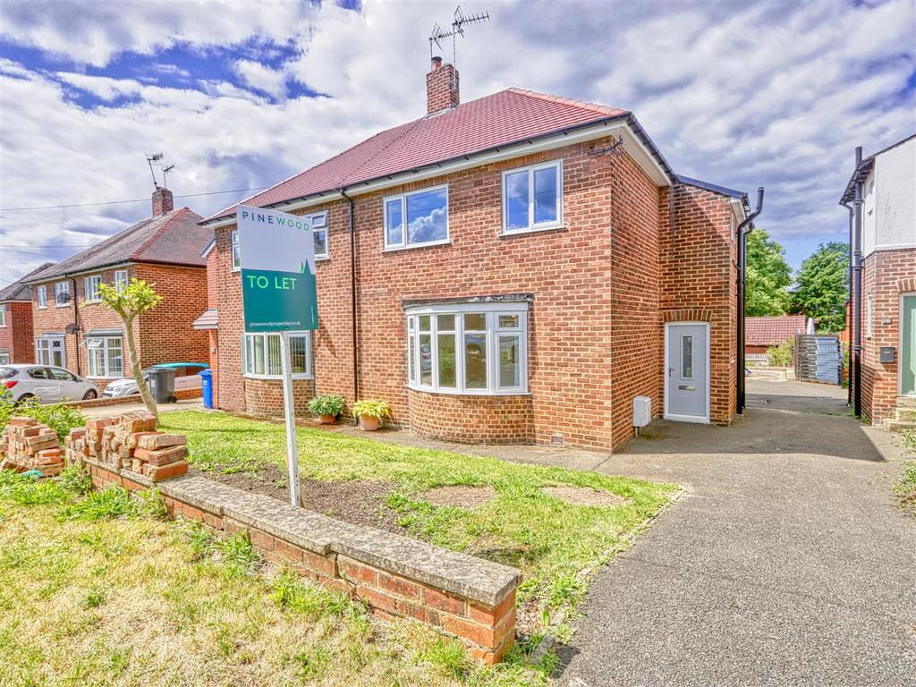 Hady Crescent, Chesterfield S41 3 bed semidetached house £850 pcm (£