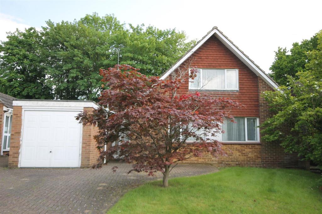BARN MEADOW LANE, BOOKHAM, KT23 4 bed chalet £675,000