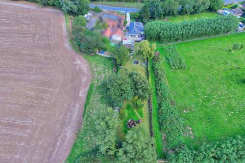 5 bedroom detached bungalow for sale - Bridlington Road, Beeford, Driffield