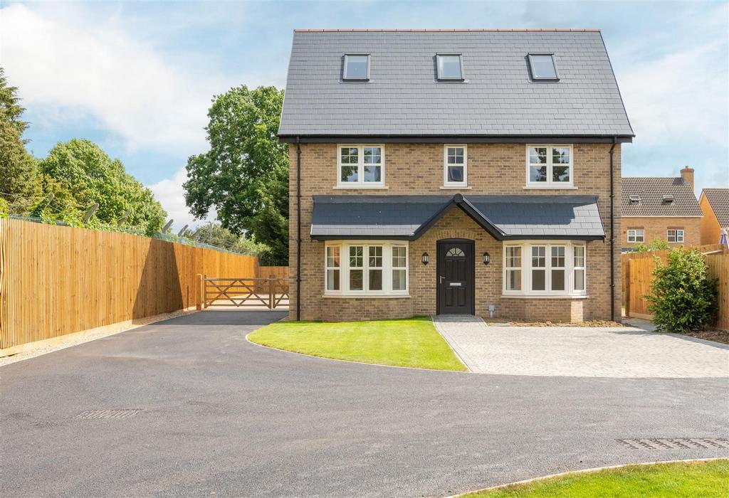 The Sidings, Lower Stondon 5 bed detached house for sale £800,000