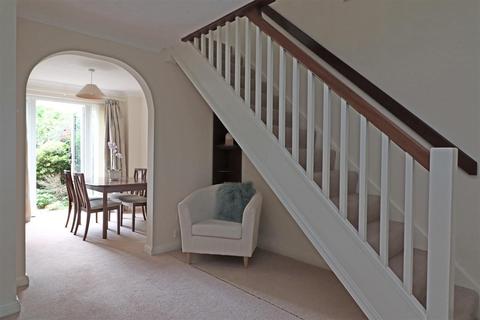 111 Alpine Road, Redhill, RH1 2LE