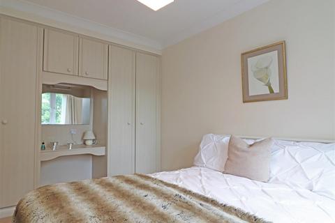 111 Alpine Road, Redhill, RH1 2LE