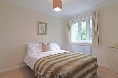 111 Alpine Road, Redhill, RH1 2LE