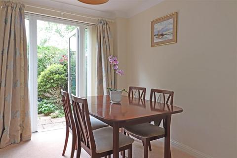 111 Alpine Road, Redhill, RH1 2LE