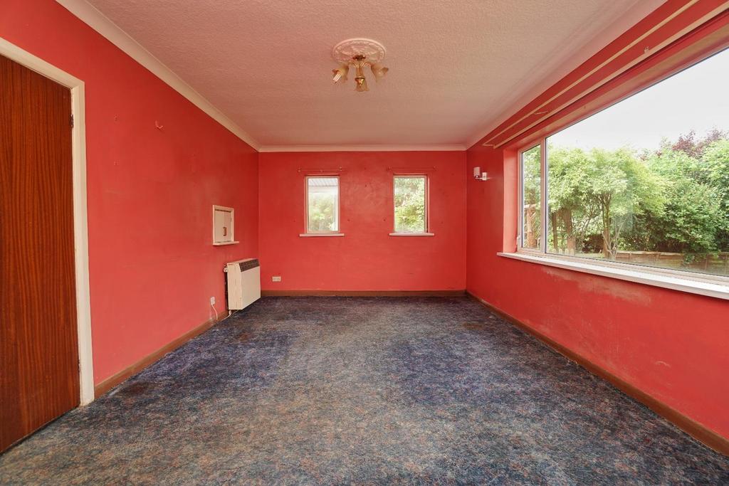 Thirsk Road, Easingwold, York YO61 3HJ 2 bed detached bungalow for sale