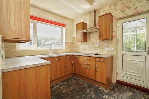 2 bedroom detached bungalow for sale - Thirsk Road, Easingwold, York YO61 3HJ