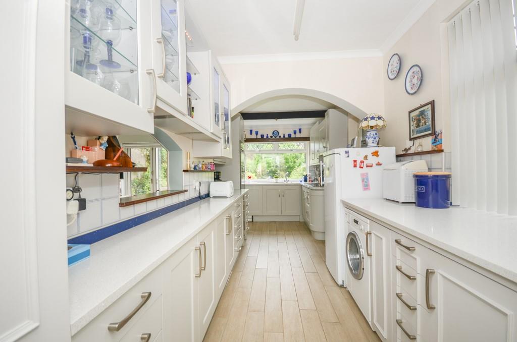 Kitchen pic 2.jpg