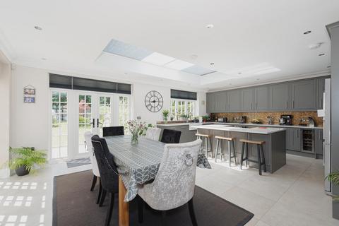 27 Wallace Fields, Epsom, KT17 3AX