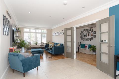 27 Wallace Fields, Epsom, KT17 3AX
