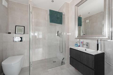27 Wallace Fields, Epsom, KT17 3AX