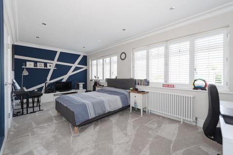 27 Wallace Fields, Epsom, KT17 3AX