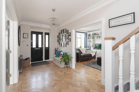 27 Wallace Fields, Epsom, KT17 3AX