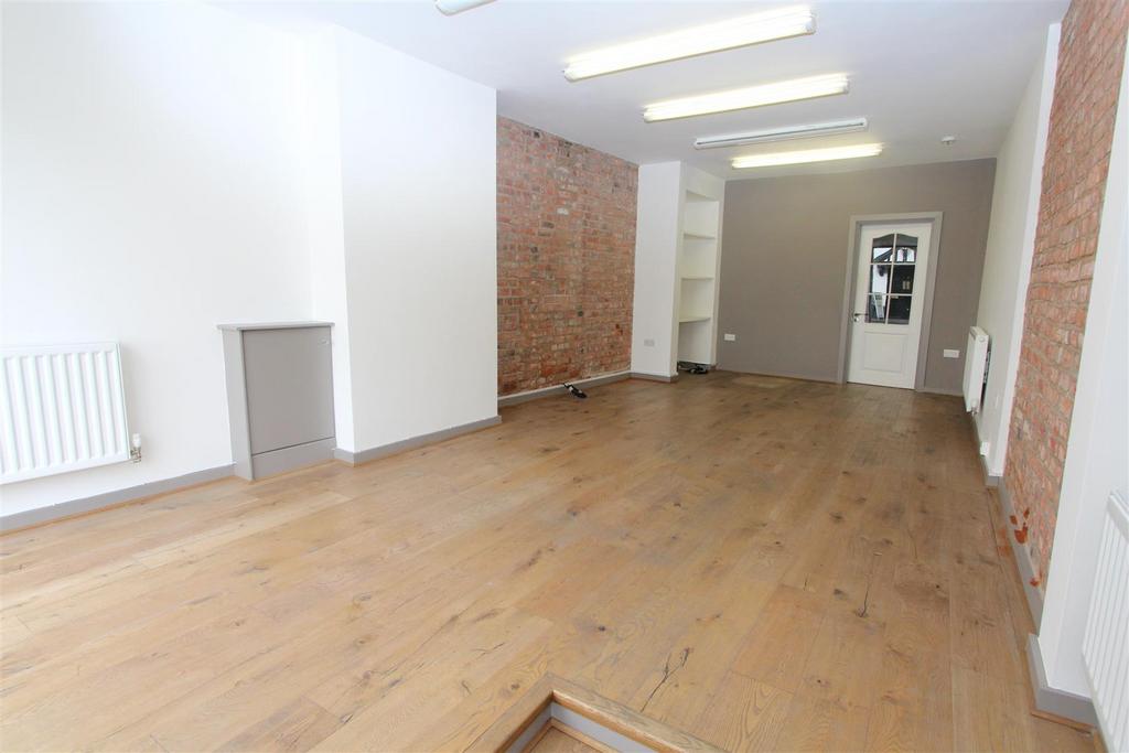 The Cross, Lymm Property to rent £1,417 pcm (£327 pw)