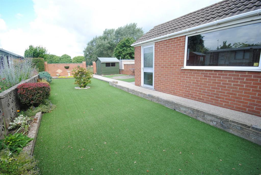 26lowthergrovegarden3.JPG
