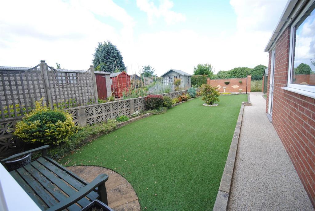 26lowthergrovegarden4.JPG