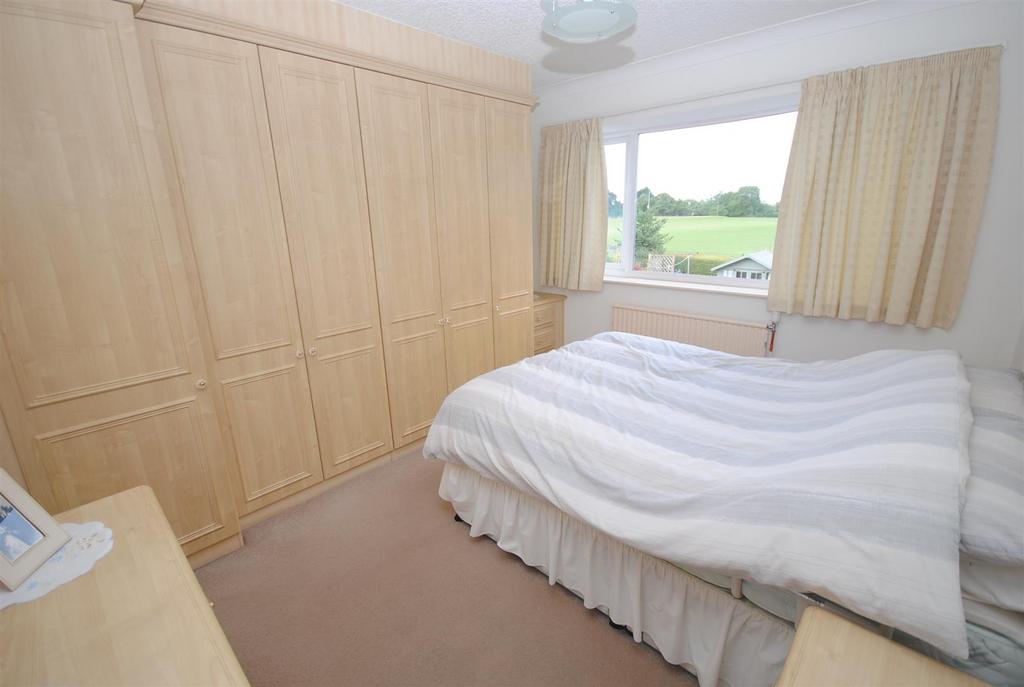 26lowthergrovebed2.JPG