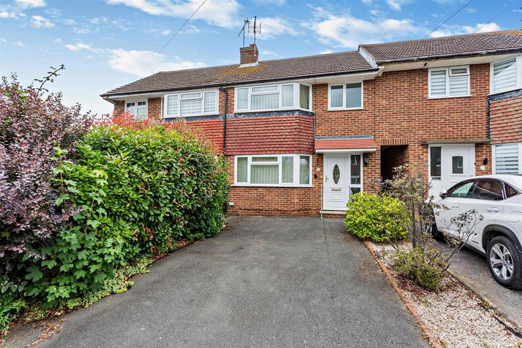 Lucas Avenue, Chelmsford 3 bed terraced house for sale £340,000