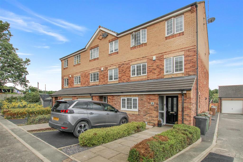 Wood Lane, New Farnley, Leeds 5 bed townhouse for sale £325,000