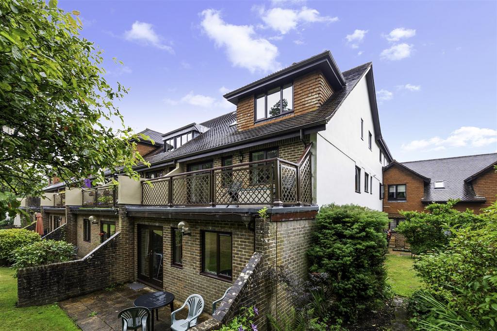 The Avenue, Tadworth 2 bed retirement property £450,000
