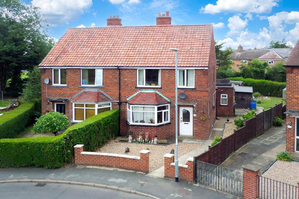 The Oval, Pocklington, YO42 2LP 3 bed semidetached house for sale £