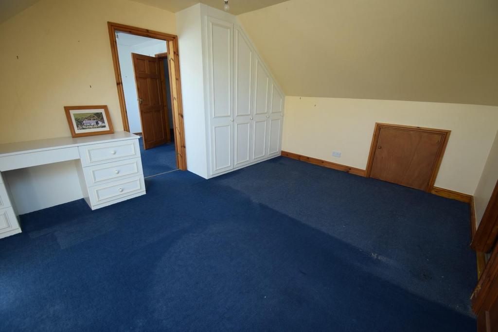 Bed 2 and Through Room.JPG