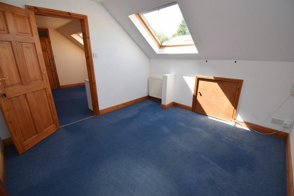 Through Room - Bed 6.JPG