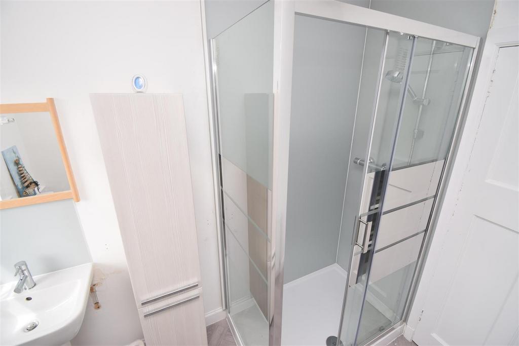 Shower room (2).jpg