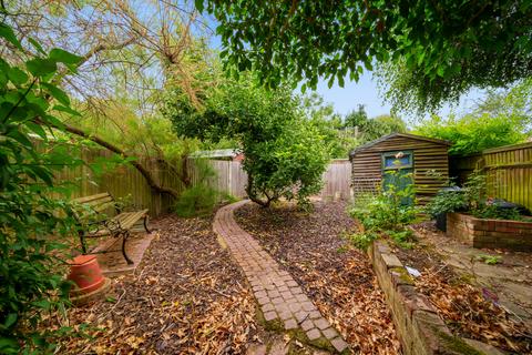 10 Cranleigh Gardens, Kingston Upon Thames, KT2 5TX
