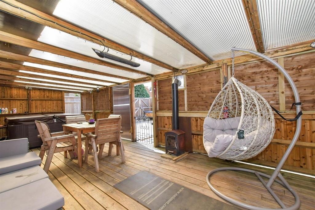 Poulner Close, Bognor Regis, West Sussex 5 bed semidetached house for