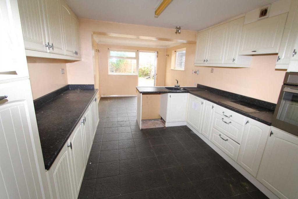 Woodlow, Thundersley 3 bed semidetached house £325,000