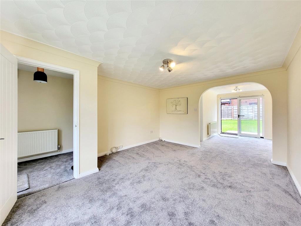 Felltop Drive, Reddish, Stockport, SK5 3 bed detached house £1,500