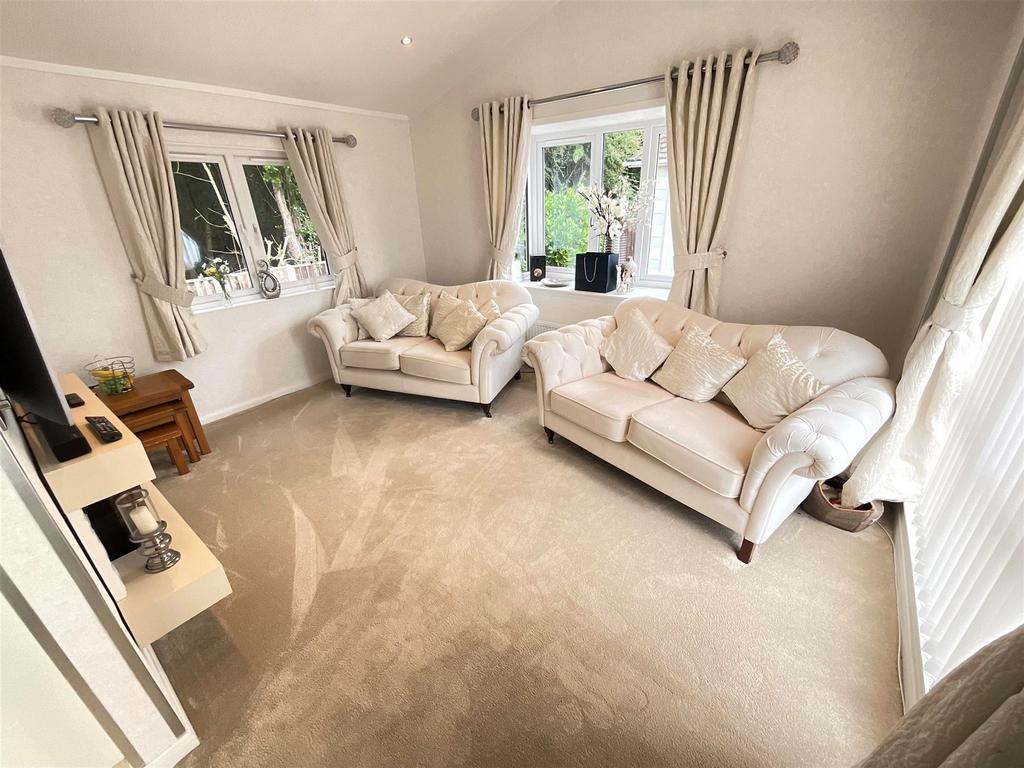 Chestnut Grove, Hayes Country Park... 2 bed park home £195,000