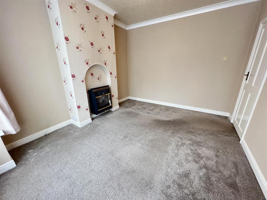 Turnberry Road, Great Barr, Birmingham 3 bed semidetached house £210,000