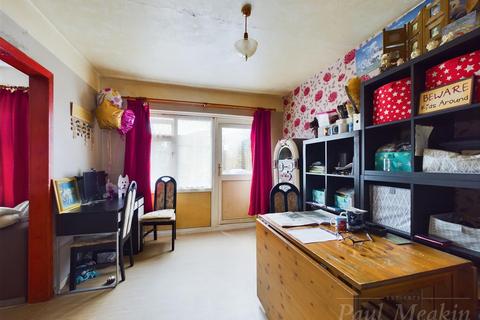 4 bedroom house for sale, The Coppins, New Addington, Croydon