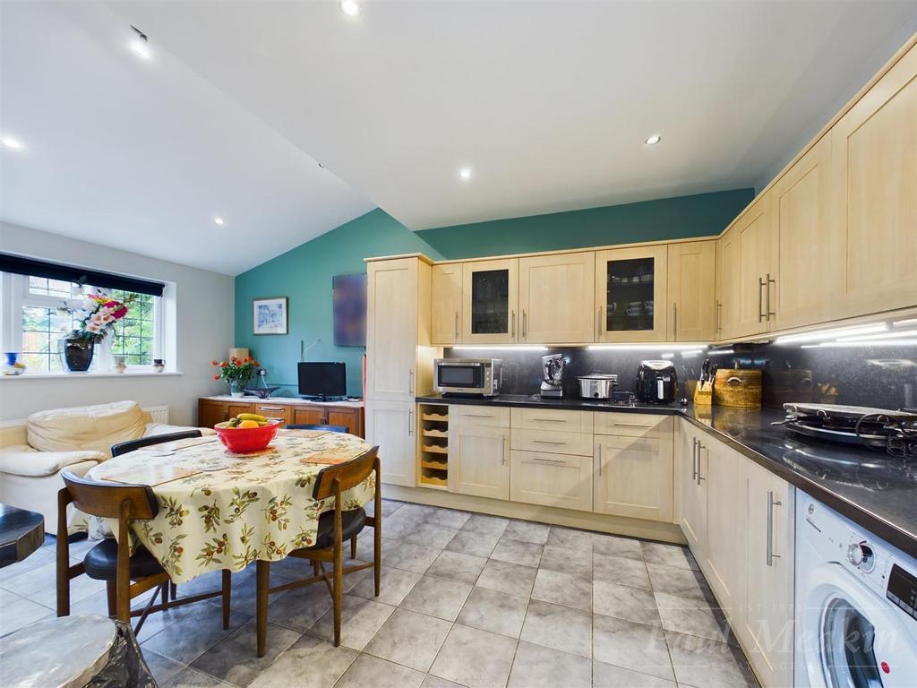 Farnborough Crescent, South Croydon, Surrey 4 bed semidetached house