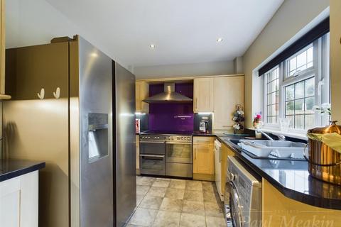 25 Farnborough Crescent, South Croydon, CR2 8HA